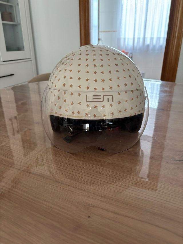 Casco LEM estrellas beige con visera talla S