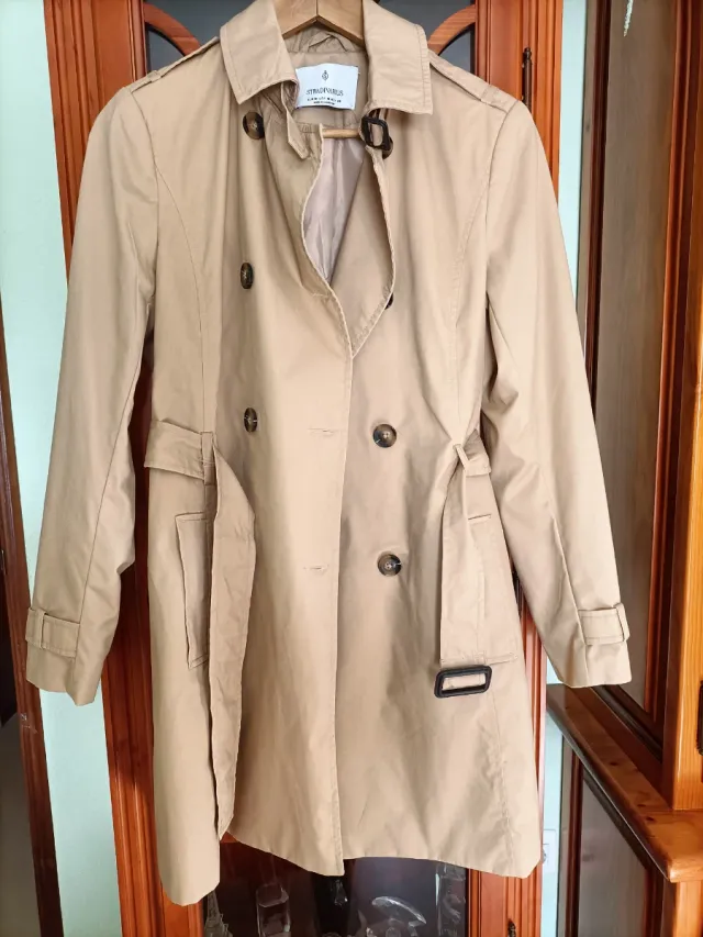 Gabardina Stradivarius Talla M Beige