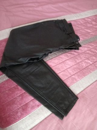 Pantalón negro nuevo