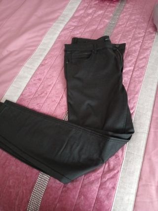 Pantalón negro nuevo