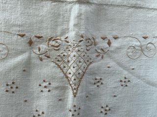 Sábana antigua de lino bordada