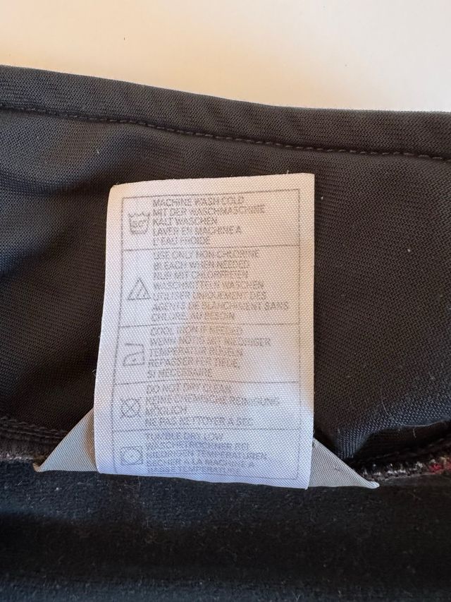 Felpa Carhartt nera con dettagli rossi taglia XS