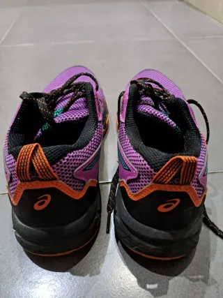 Zapatillas Asics Moradas y Naranjas