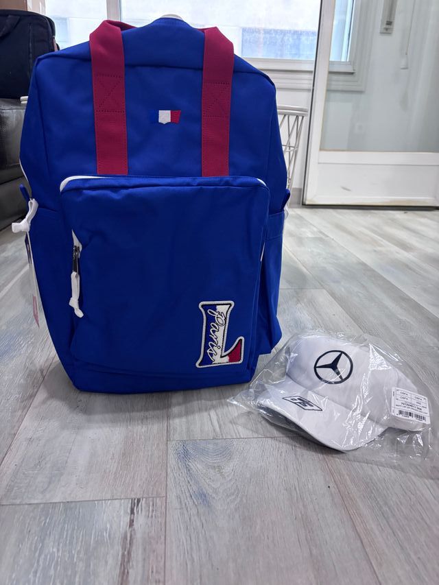 Mochila Levi's Paris y Gorra BMW Nuevas