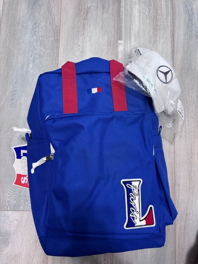 Mochila Levi's Paris y Gorra BMW Nuevas