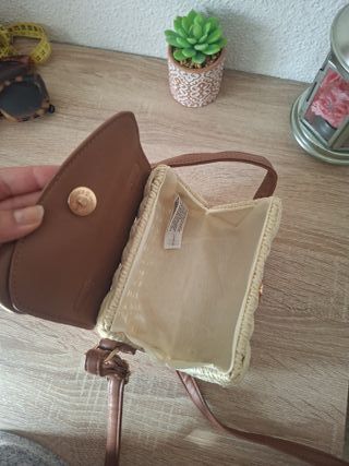 Bolso pequeño de mimbre y piel