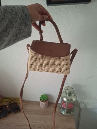Bolso pequeño de mimbre y piel