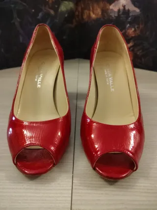 Scarpe rosse peep toe con tacco