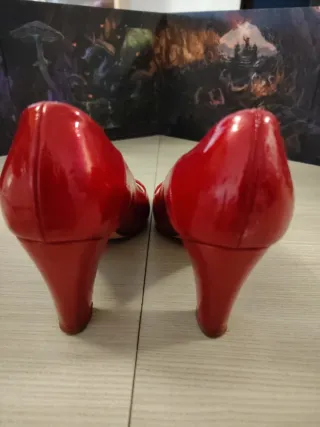 Scarpe rosse peep toe con tacco