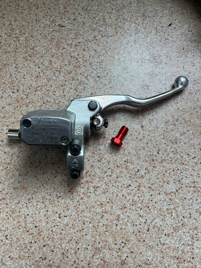 Bomba Freno Brembo + Adaptadores