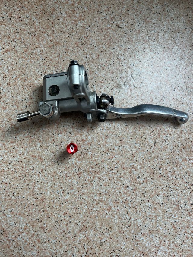 Bomba Freno Brembo + Adaptadores