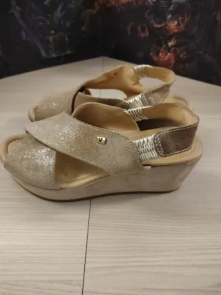 Sandali donna beige e oro