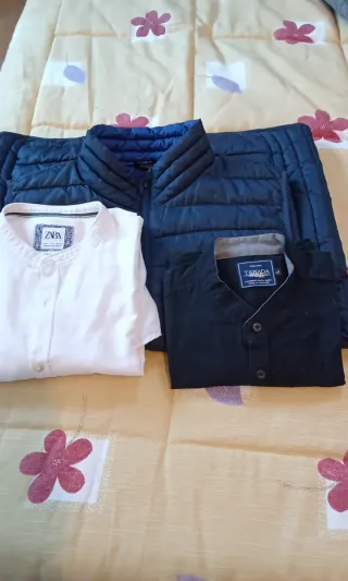 Lote Ropa Chico: Chaleco Azul, Camisas