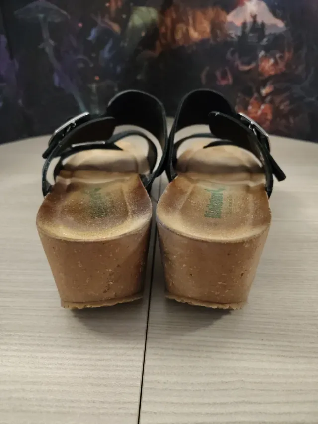 Sandali neri con zeppa