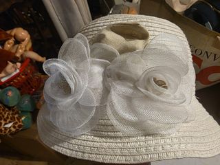 Cappellino Mayoral bianco con fiori