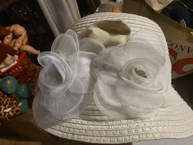 Cappellino Mayoral bianco con fiori