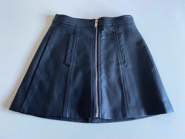 Falda efecto piel cremallera delantera Talla XS