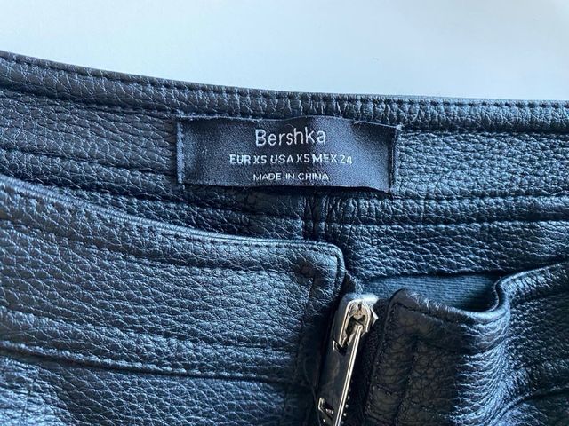 Falda efecto piel cremallera delantera Talla XS