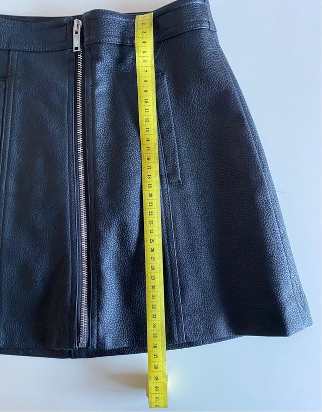 Falda efecto piel cremallera delantera Talla XS