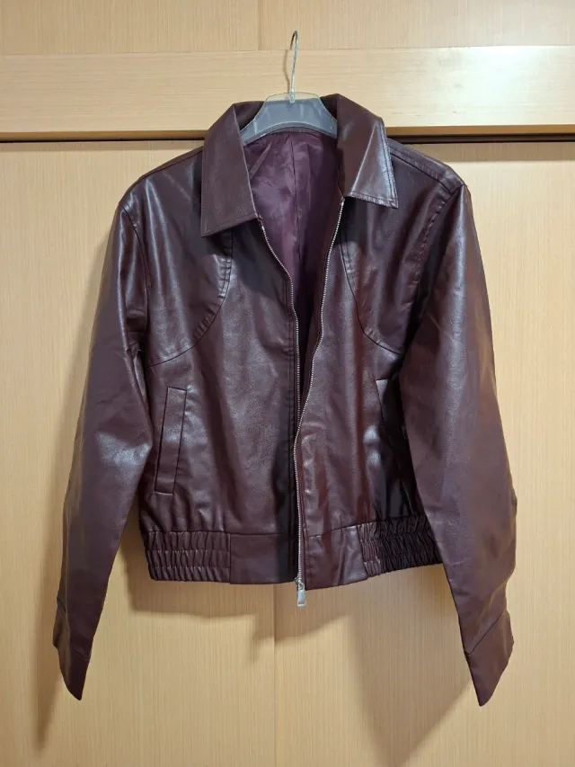 Chaqueta efecto piel morada Talla L