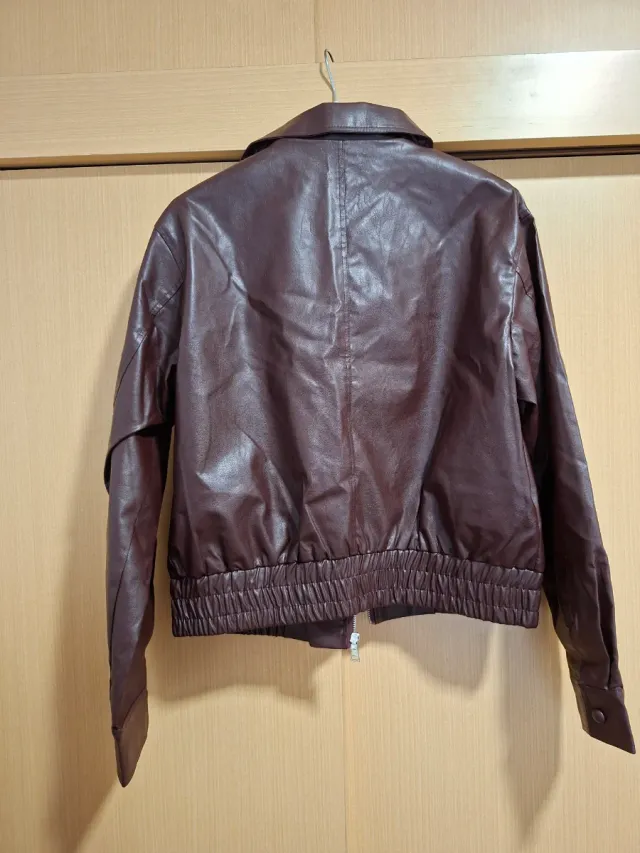 Chaqueta efecto piel morada Talla L