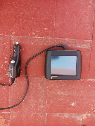 GPS TomTom con cargador de coche