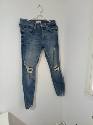 Pantalón vaquero Pull&Bear desgastado