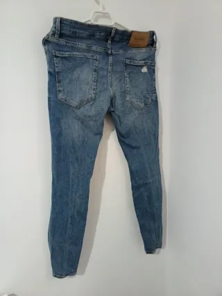 Pantalón vaquero Pull&Bear desgastado