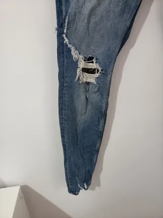 Pantalón vaquero Pull&Bear desgastado