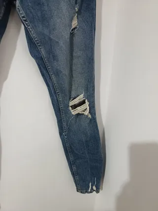 Pantalón vaquero Pull&Bear desgastado