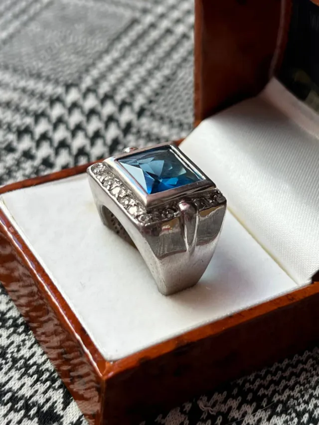 Anillo antiguo  peso alrededor de 20 g