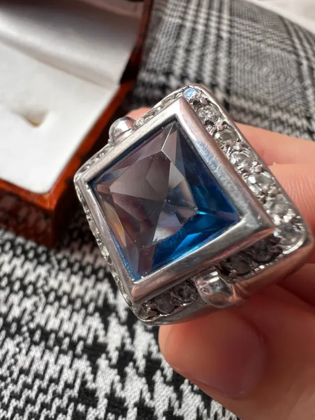 Anillo antiguo  peso alrededor de 20 g