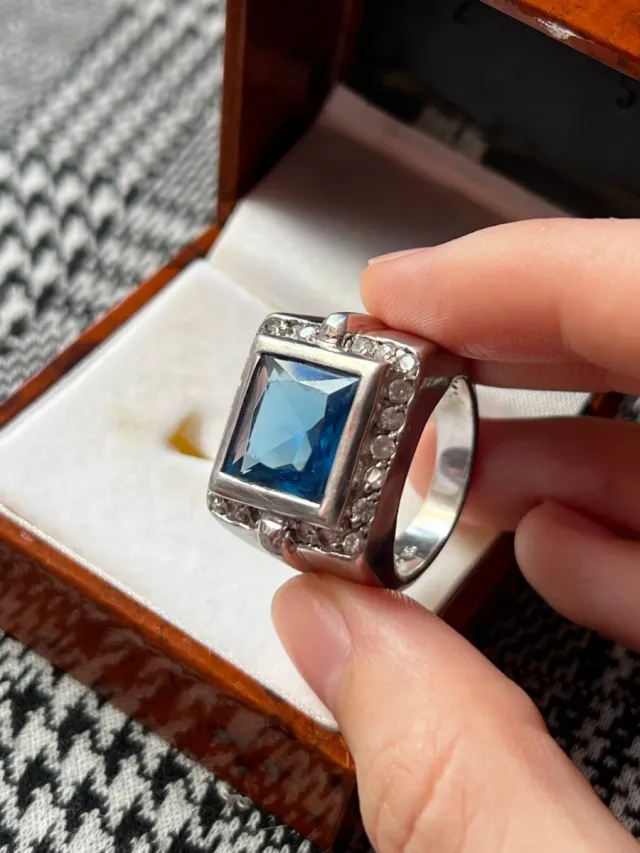 Anillo antiguo  peso alrededor de 20 g