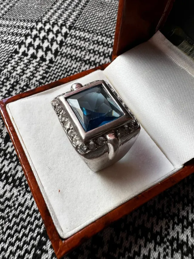 Anillo antiguo  peso alrededor de 20 g