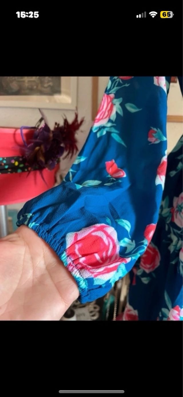 Vestido estampado floral azul y rosa 