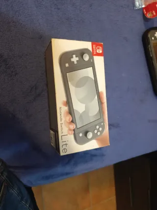 Nintendo Switch Lite + 2 Giochi