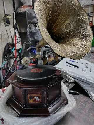 Gramola antigua His Master's Voice