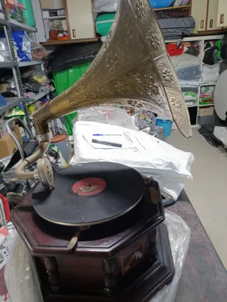 Gramola antigua His Master's Voice