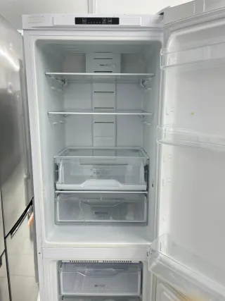 Nevera Indesit Altura 1.90 con garantía