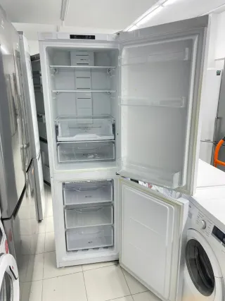 Nevera Indesit Altura 1.90 con garantía