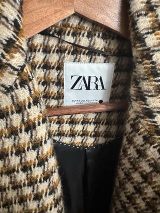 Abrigo Zara Cuadros Beige y Negro