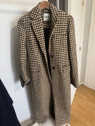 Abrigo Zara Cuadros Beige y Negro