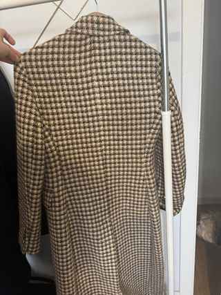 Abrigo Zara Cuadros Beige y Negro