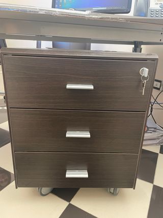 Scrivania ufficio con cassettiera