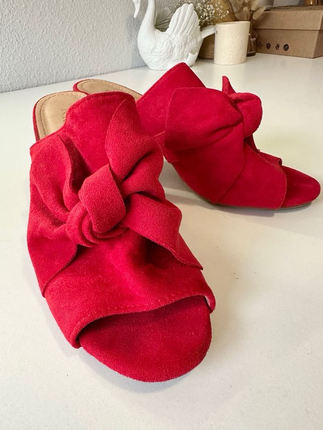 Zapatos de tacón rojos