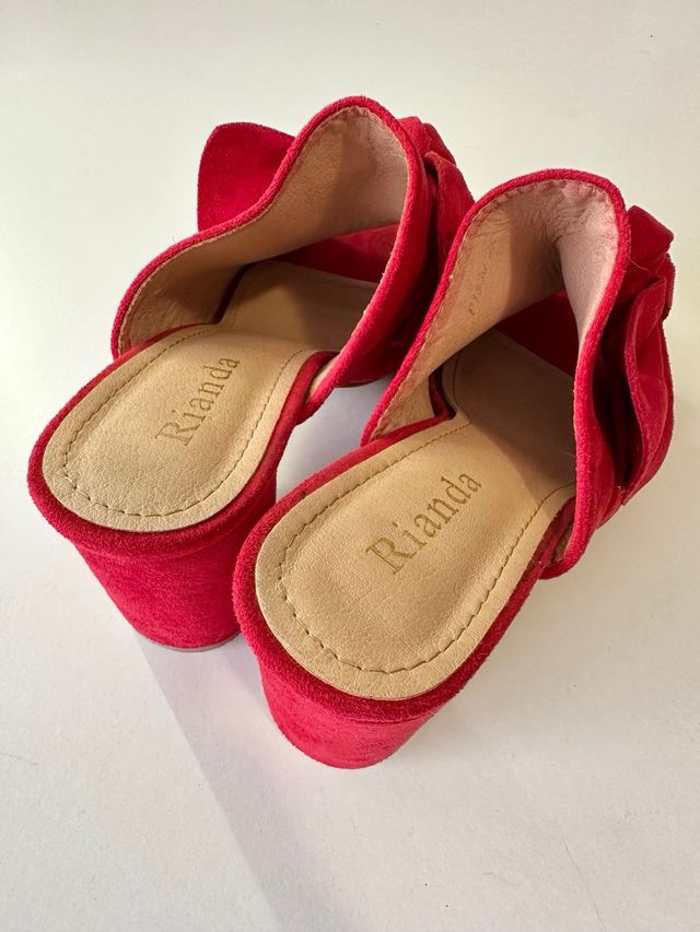 Zapatos de tacón rojos