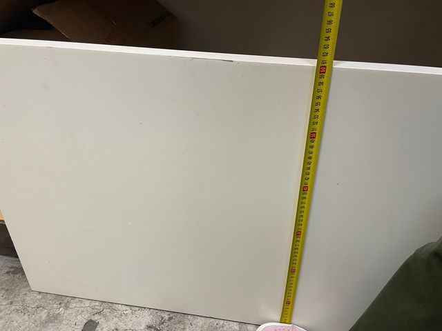 Tavolo bianco facile da montare