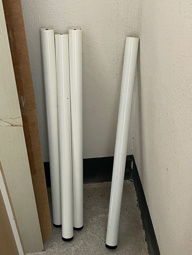 Tavolo bianco facile da montare