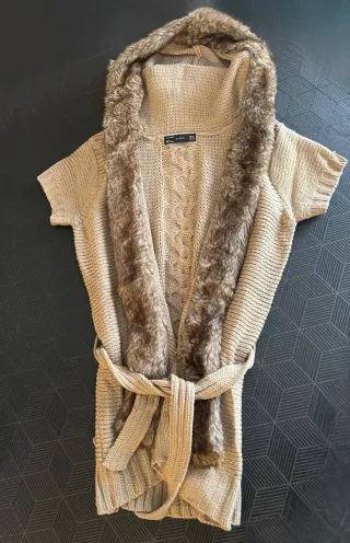 Chaqueta de punto beige con pelo