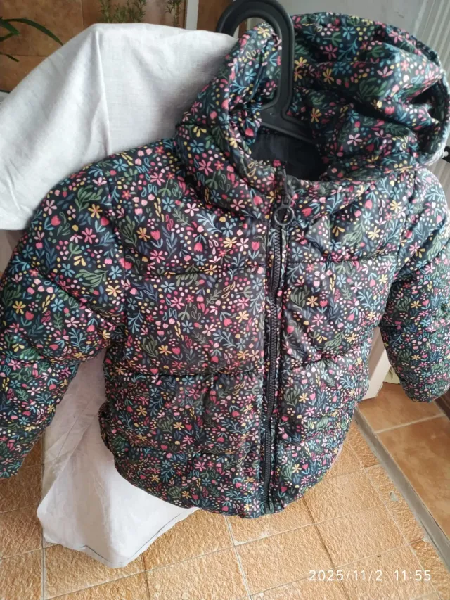 Chaqueta floral con capucha 4 a 5 años